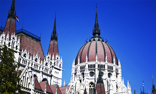 Parlamento Budapest neogótico cúpula