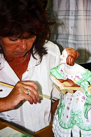 Mujer pintura a mano porcelana Herend