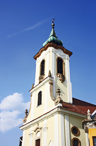 Levantada entre 1752 y 1754 y obra de András Mayerhoffer de estilo barroco tardío Iglesia Serbia barroca Szentendre