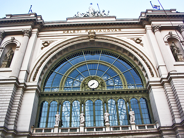 Fachada Estación central tren Nyugati Budapest
