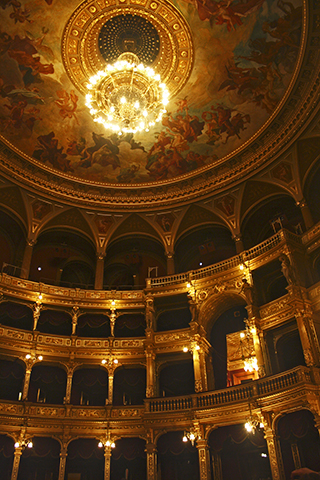 Interior Teatro de la Ópera Budapest lámpara