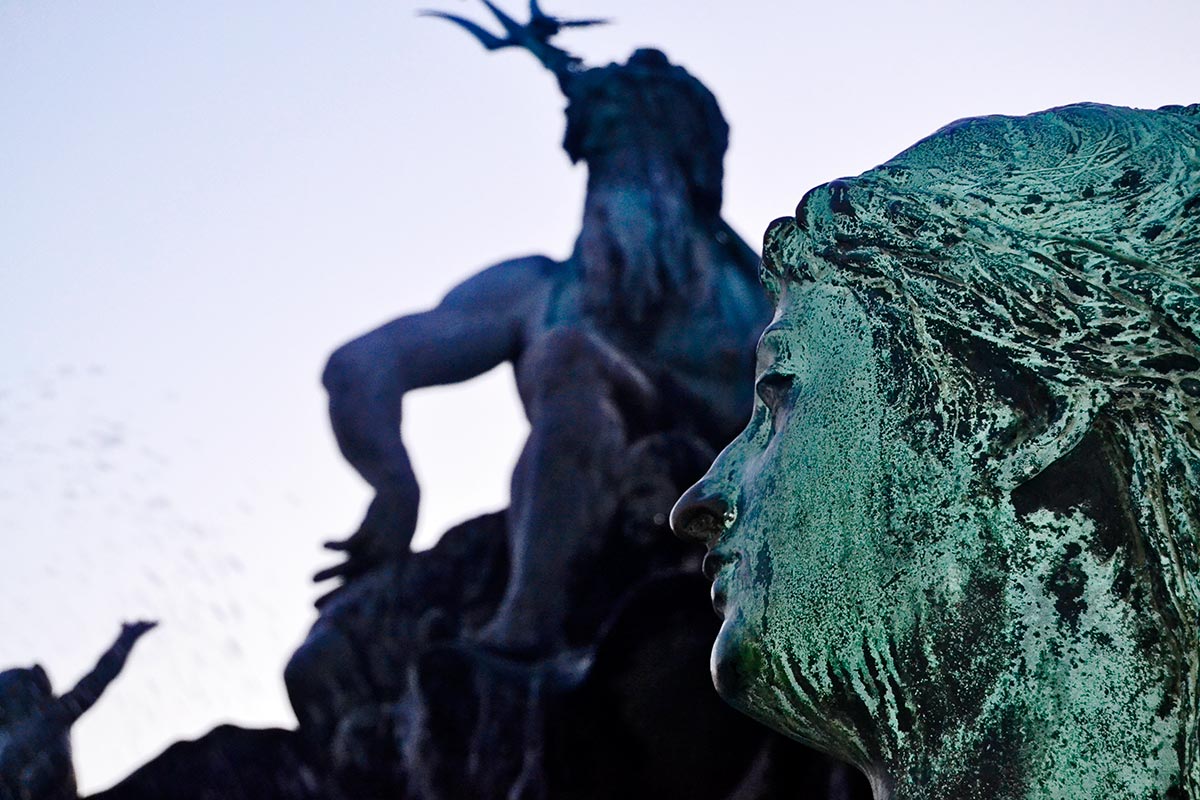 Detalle rostro escultura diosa fuente Neptuno centro histórico Berlín