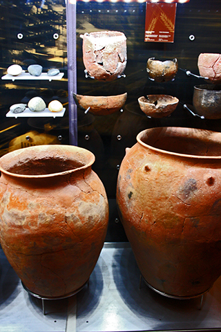 Vasijas cerámica restos Museo Arqueológico Almería