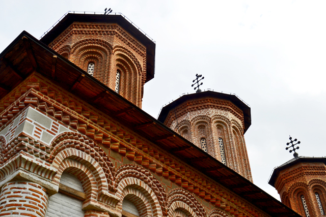 Torres ventanas fachada monasterio siglo XVI principe Valaquía