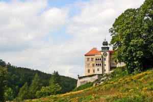 Panorámica castillo Pieskowa Skała parque nacional Ojców Polonia