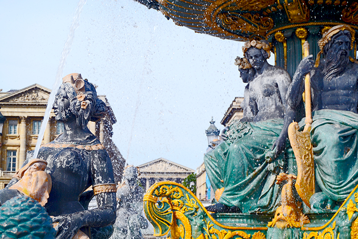 Agua cayendo fuente esculturas barroco Plaza Concordia París