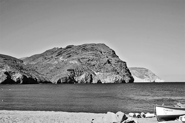 Cerro Negro playa de las Negras Cabo de Gata Armería blanco y negro