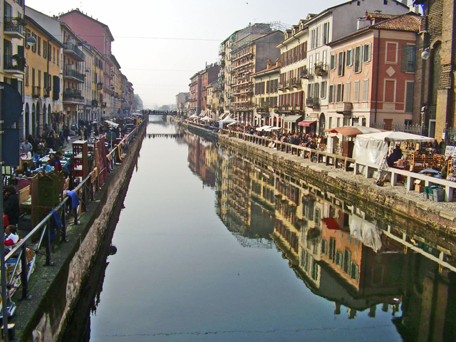 Panorámica barrio Naviglio río rastro Milán