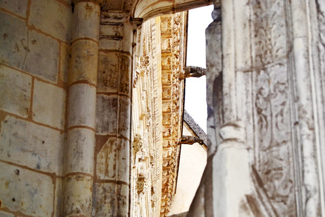 Detalles ornamentación decoración gárgolas muros fachada piedra castillo Chambord