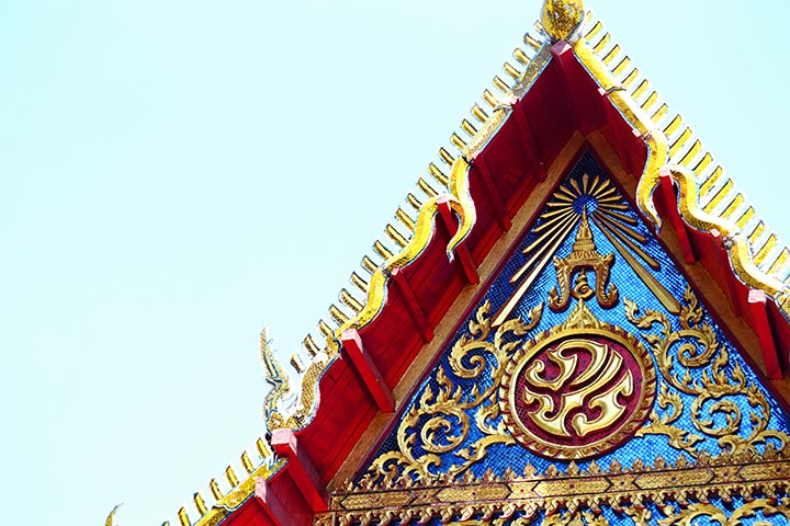 Friso decoración oro Museo Lanna Lampang Tailandia