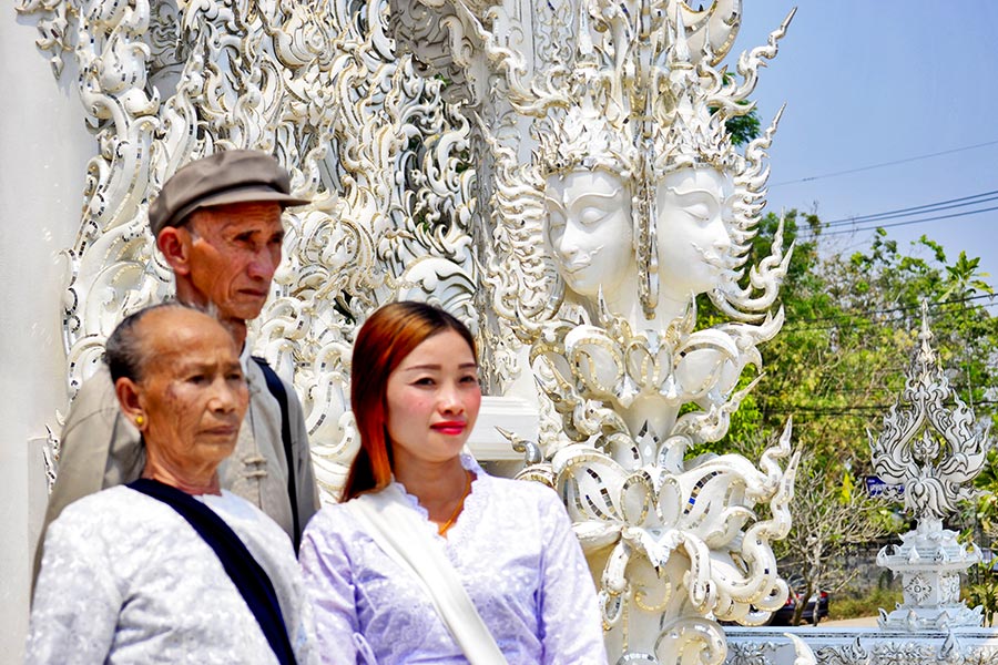 Familia Vietnam Templo Blanco Chiang Rai