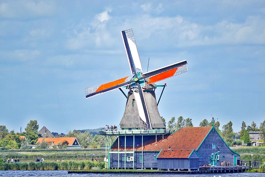Molino visitantes paisaje holandés Zaanse Schans