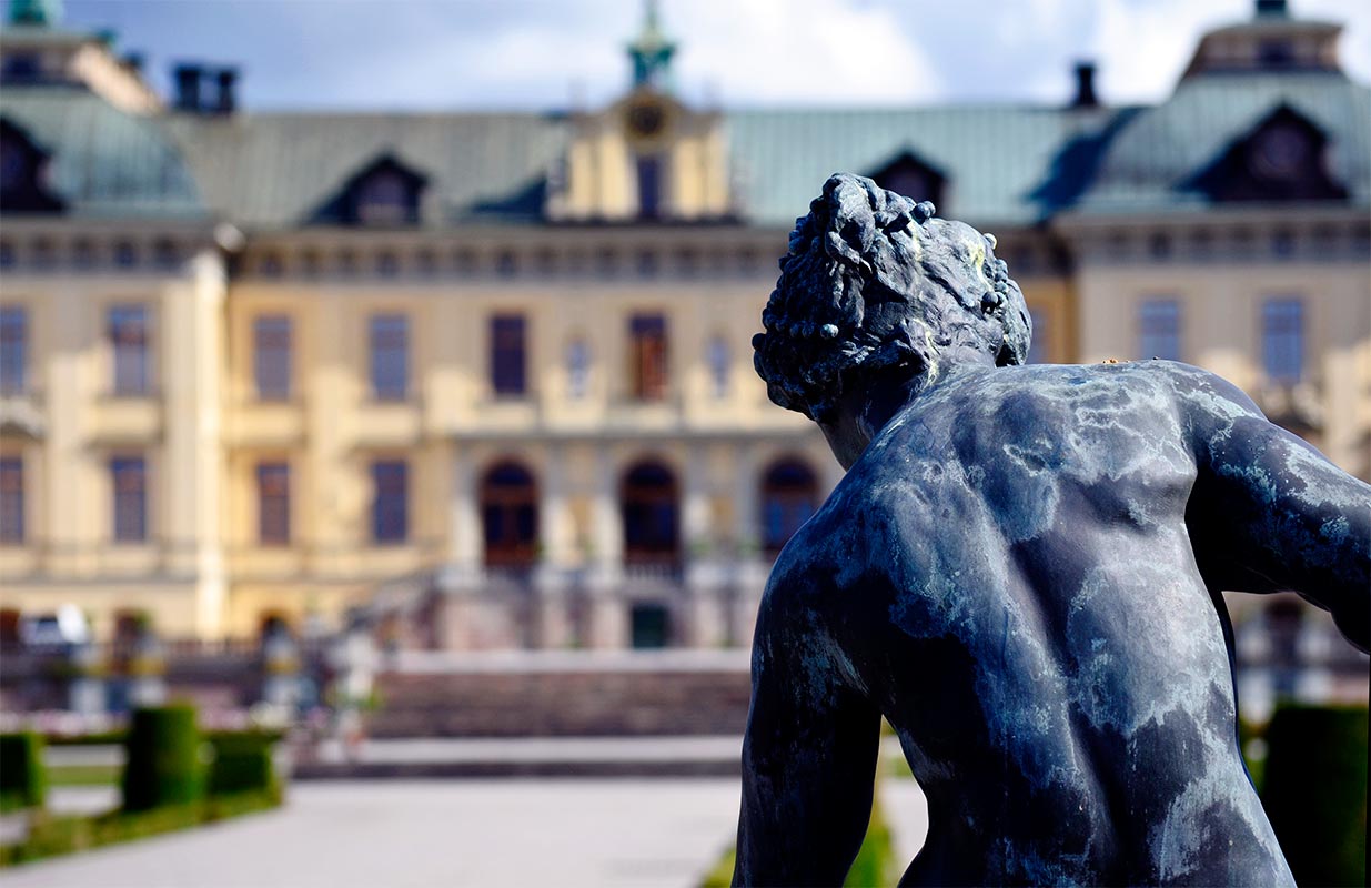 Espalda escultura barroca ángel fachada Palacio Real Drottningholm Suecia