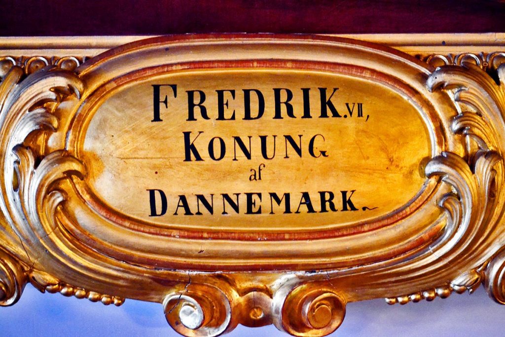 Nombre ilustre danés marco dorado cuadro interior salón palacio Drottningholm