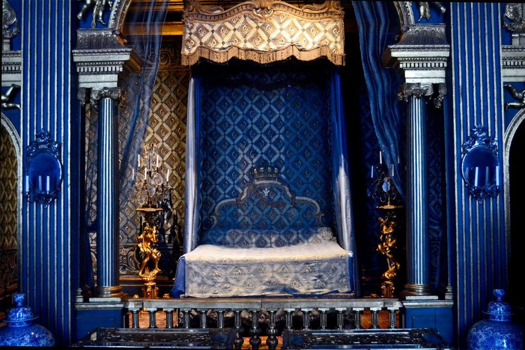 Habitación azul decoración barroca alcoba reina Hedvig Elconora Palacio Drottningholm Suecia
