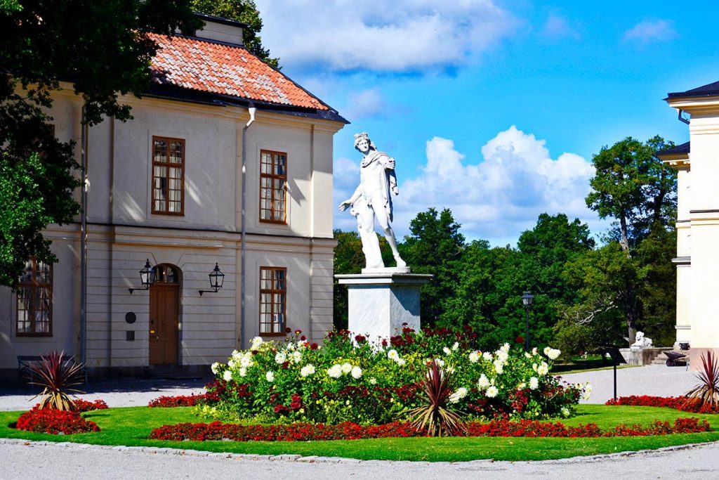 Escultura realeza jardín trasero palacio Drottningholm Estocolmo Suecia