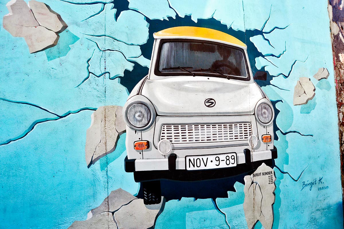Mural graffiti Trabant pruebe el resto East Side Gallery Berlín